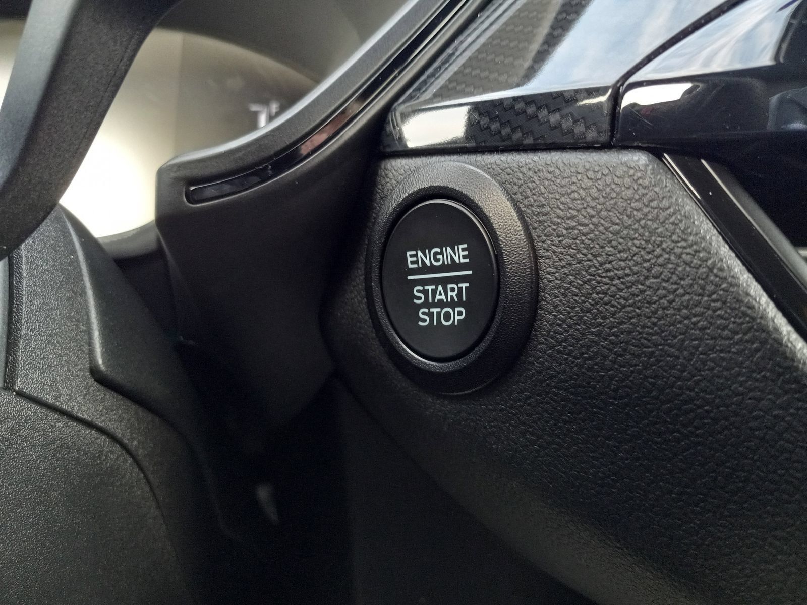 Used 2024 Ford Escape ST-Line w/ Cold Weather Package FWD image 25