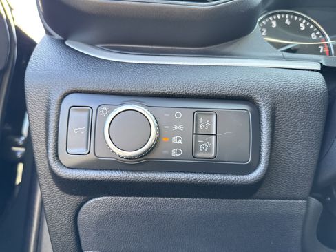 Used 2022 Ford Explorer XLT image 15