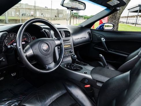 Used 2006 Chevrolet Corvette Convertible RWD image 2