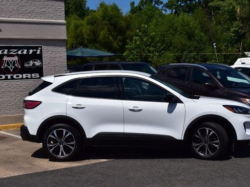 Used 2021 Ford Escape SE w/ SE Sport Appearance Package AWD/4WD image 3