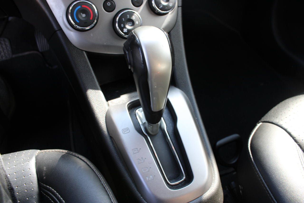 Used 2018 Chevrolet Sonic Premier FWD image 16