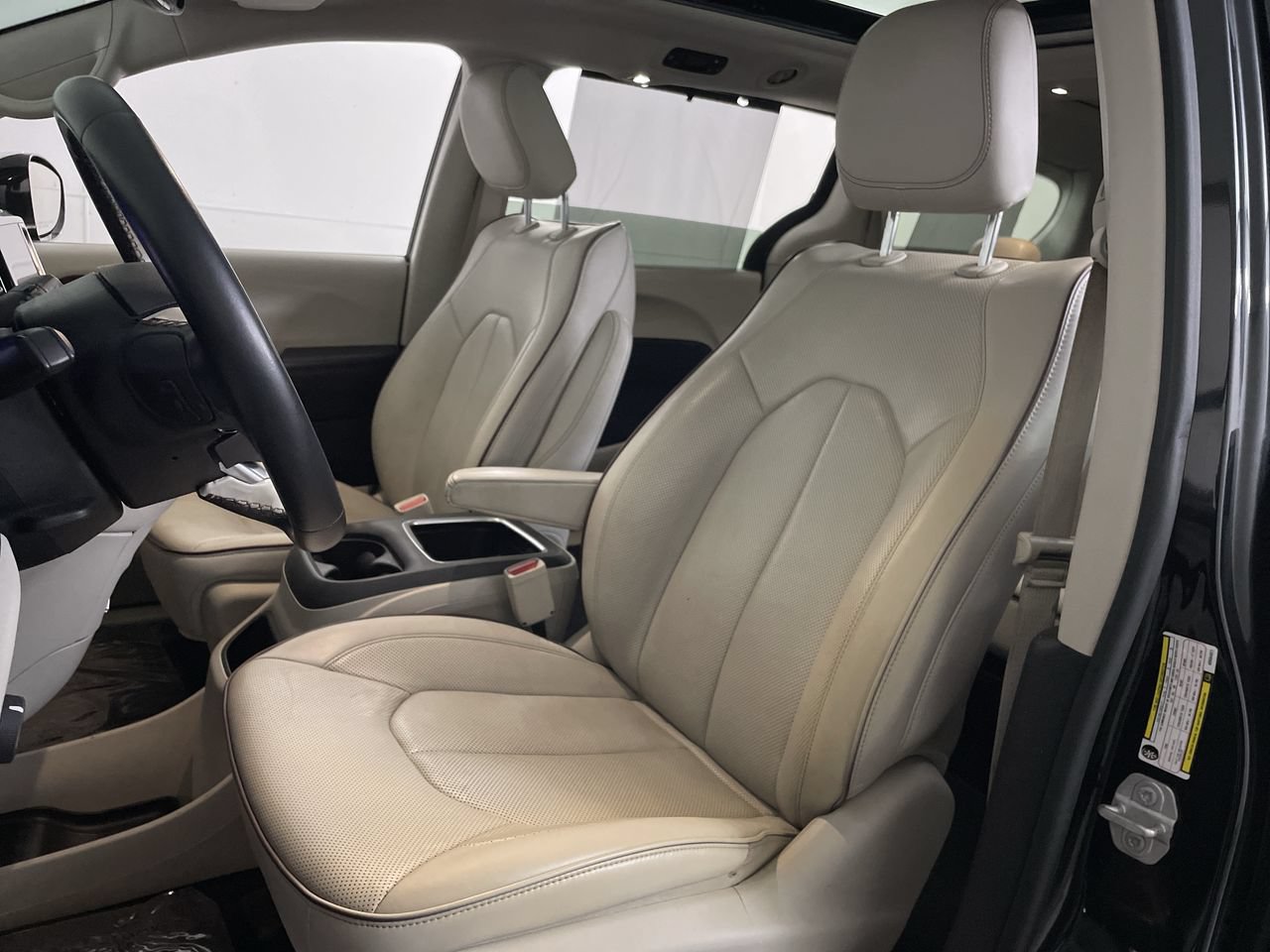 Used 2019 Chrysler Pacifica Limited FWD image 13