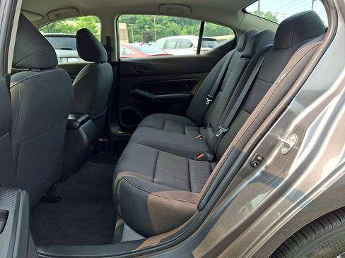 Used 2025 Nissan Altima 2.5 SV FWD image 10