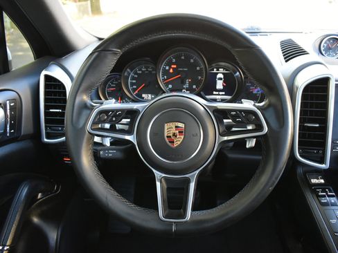 Used 2018 Porsche Cayenne Platinum Edition image 14