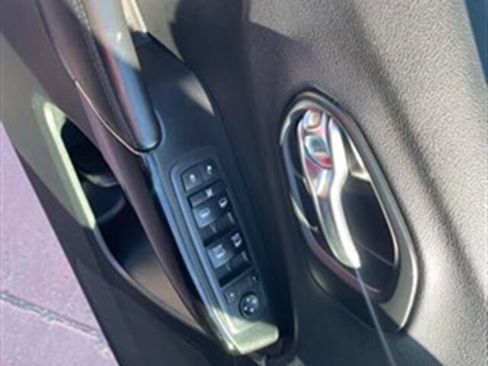 Used 2019 Jeep Cherokee Latitude Plus image 12