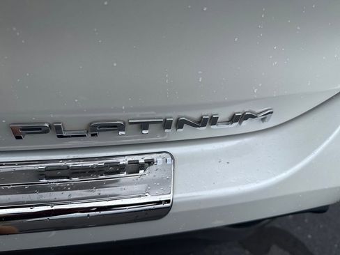 Used 2020 Toyota Highlander Platinum FWD image 32