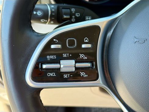 Used 2022 Mercedes-Benz GLC 300 4MATIC w/ Premium Package Lite image 16