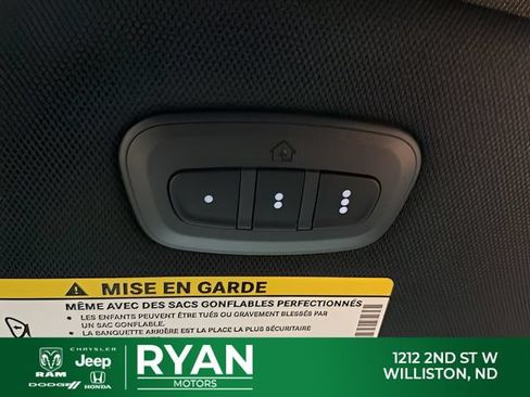 New 2026 Chrysler Pacifica Select AWD/4WD image 36