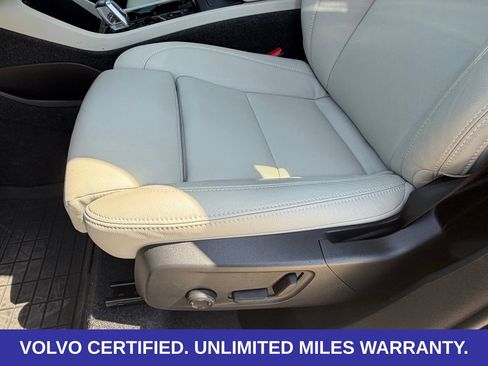 Certified 2026 Volvo XC40 B5 Plus AWD/4WD image 28