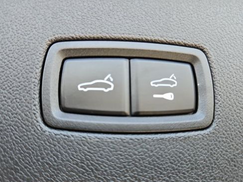Used 2023 Porsche Cayenne Platinum Edition AWD/4WD image 17