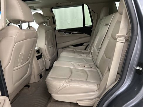 Used 2020 Cadillac Escalade Premium Luxury image 29