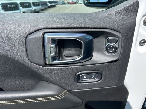 Used 2025 Jeep Wrangler Unlimited Sahara image 24