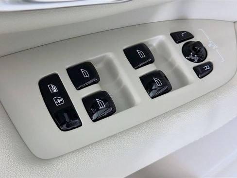 New 2026 Volvo XC90 T8 Ultra w/ Protection Package AWD/4WD image 18
