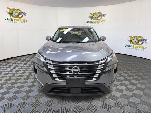 Used 2024 Nissan Rogue SV AWD/4WD image 3
