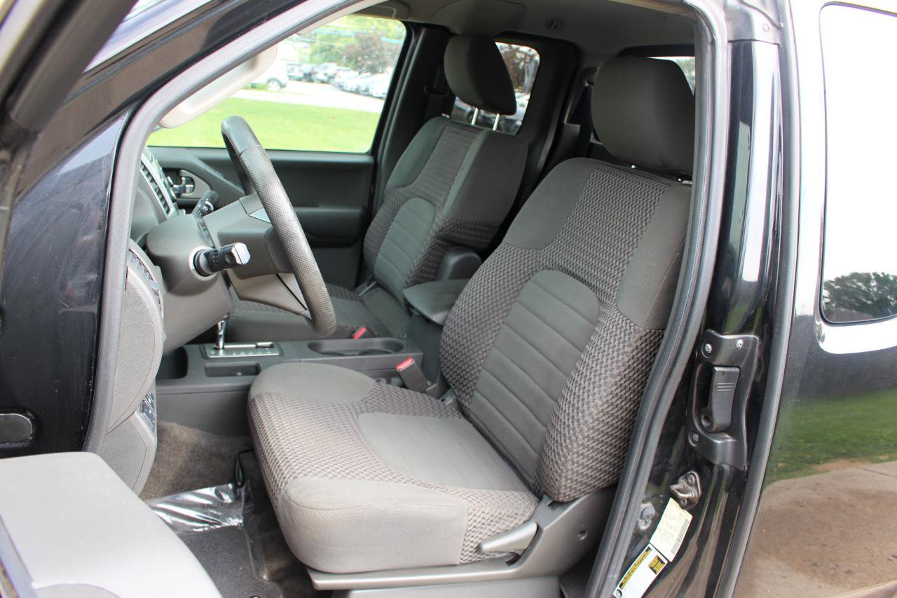 Used 2014 Nissan Frontier SV w/ SV Value Truck Package AWD/4WD image 15