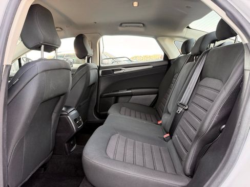 Used 2020 Ford Fusion SE FWD image 14