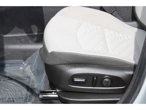 Used 2021 Chevrolet Equinox LS w/ LS Convenience Package image 11