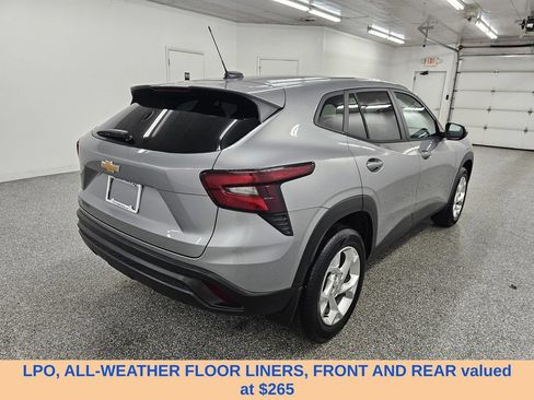 Used 2026 Chevrolet Trax LS w/ LS Convenience Package FWD image 4