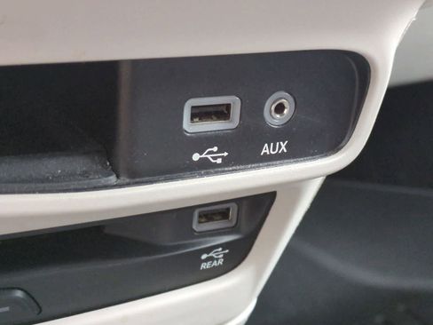 Used 2018 Chrysler Pacifica Touring-L Plus w/ Tire & Wheel Group FWD image 31