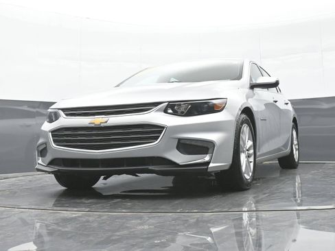 Used 2018 Chevrolet Malibu LT FWD image 38