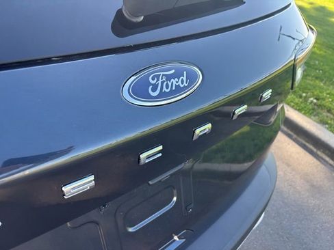 Used 2022 Ford Escape SE FWD image 45