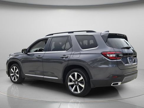 Certified 2025 Honda Pilot Touring image 8