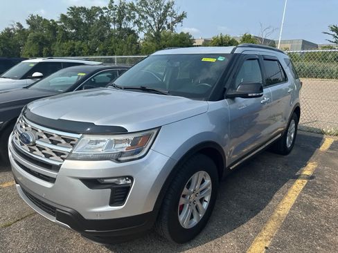 Used 2018 Ford Explorer XLT w/ Equipment Group 202A AWD/4WD image 15