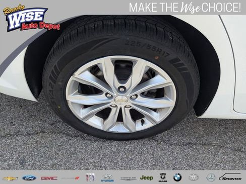 Used 2019 Chevrolet Malibu LT FWD image 21