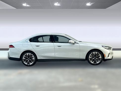 Used 2026 BMW 530i 530i w/ Premium Package image 7