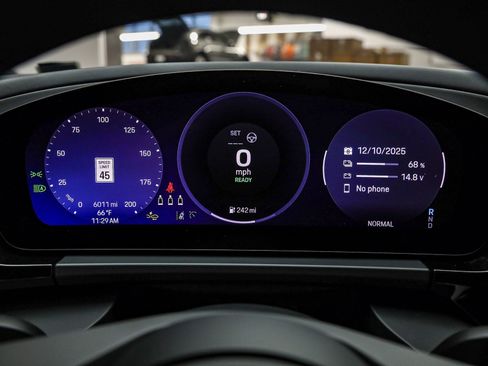 Used 2025 Porsche Macan Electric image 29