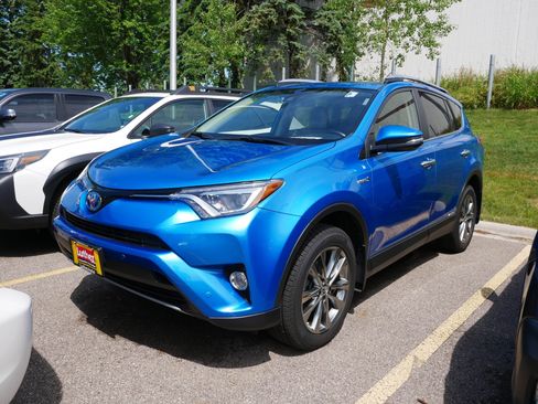 Used 2017 Toyota RAV4 Limited w/ Carpet Mat Package AWD/4WD image 2