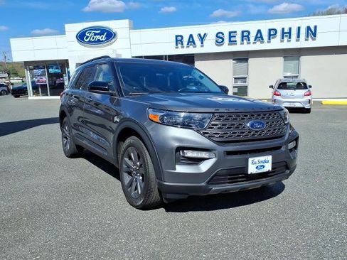 Certified 2022 Ford Explorer XLT w/ Equipment Group 202A AWD/4WD image 1