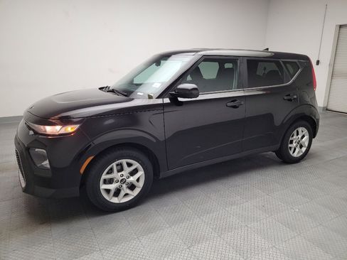 Used 2021 Kia Soul S image 2