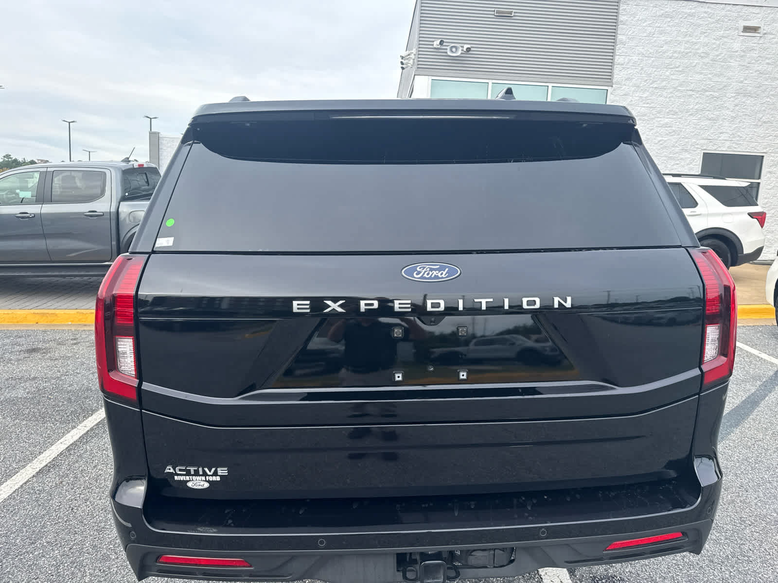 Used 2025 Ford Expedition Active RWD image 6