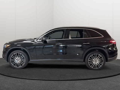 Used 2025 Mercedes-Benz GLC 300 4MATIC image 3