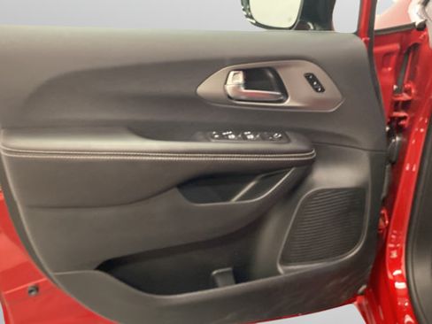 New 2027 Chrysler Pacifica Select FWD image 24