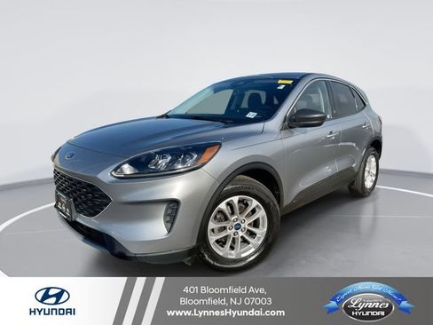 Used 2022 Ford Escape SE image 1