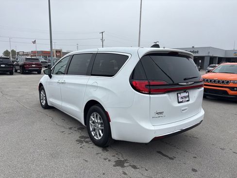 New 2026 Chrysler Pacifica Select FWD image 5