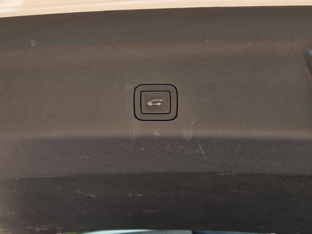 Used 2025 GMC Yukon Denali AWD/4WD image 12
