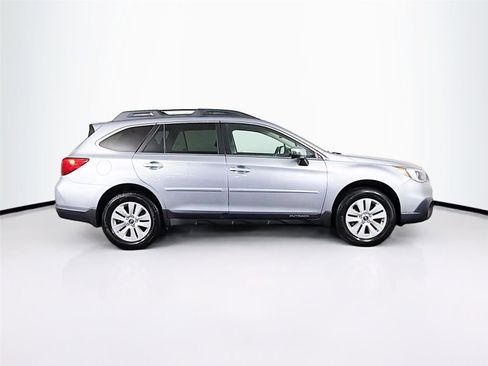 Used 2017 Subaru Outback 2.5i Premium image 8
