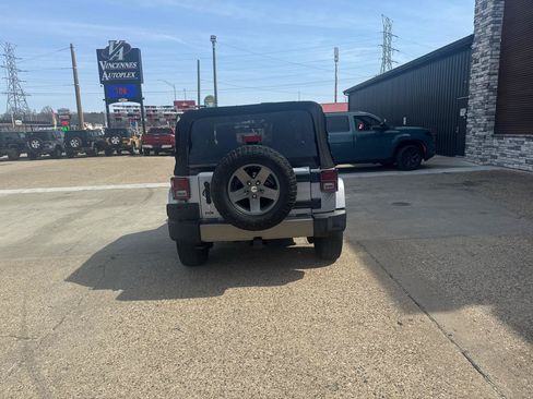 Used 2015 Jeep Wrangler Sport AWD/4WD image 7