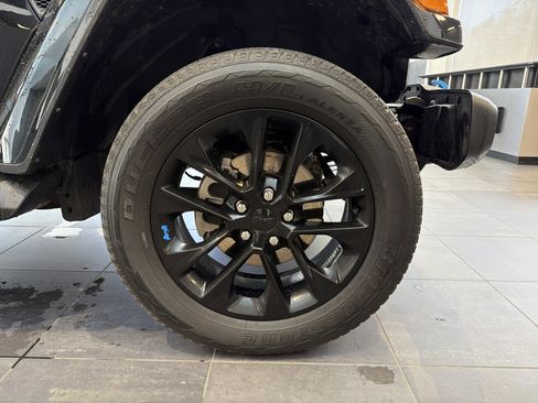 Used 2023 Jeep Wrangler Sahara image 12