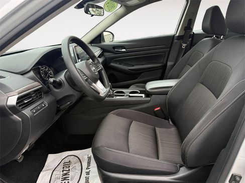 Used 2024 Nissan Altima 2.5 SV image 9