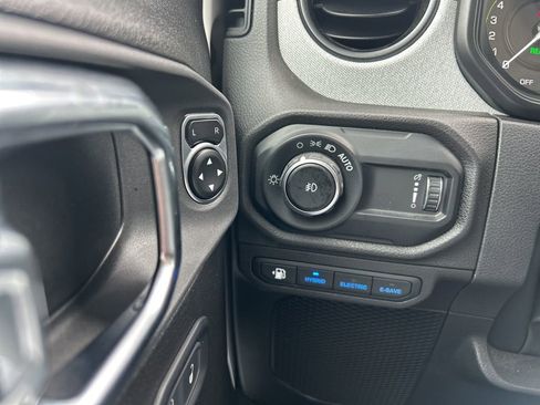 Used 2025 Jeep Wrangler Unlimited Sport S 4xe AWD/4WD image 22