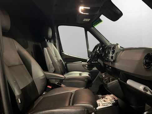 Used 2021 Mercedes-Benz Sprinter 144 Cargo image 14