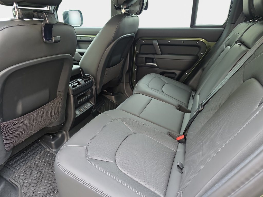 New 2026 Land Rover Defender 110 X-Dynamic SE AWD/4WD image 11