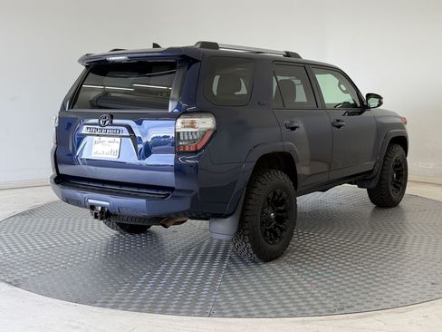 Used 2022 Toyota 4Runner SR5 Premium w/ Moonroof Package AWD/4WD image 9