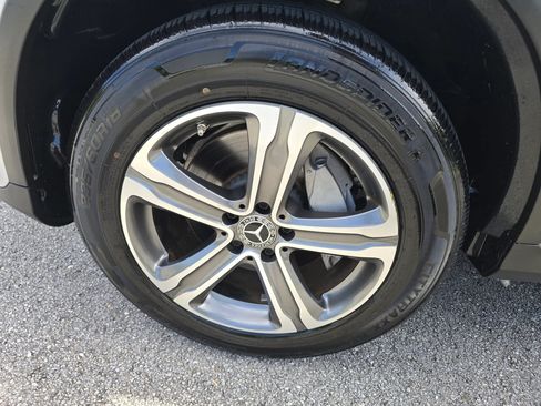 Used 2019 Mercedes-Benz GLC 300 w/ Premium Package image 23