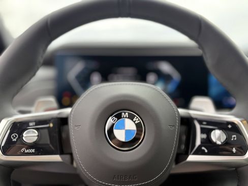 Used 2025 BMW 760i xDrive w/ Luxury Rear Seating Package image 12