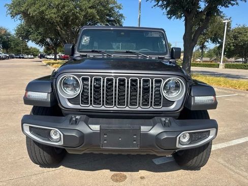 Used 2025 Jeep Wrangler Unlimited Sahara AWD/4WD image 2